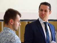 Gregory Griffith et Donovan Ott, Soci&eacute;t&eacute; G&eacute;n&eacute;rale