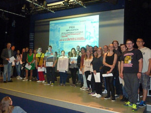 Prix remis au lyc&eacute;e Schweisguth de S&eacute;lestat par Ludovic des Robert, charg&eacute; de mission d&eacute;veloppement durable &agrave; la d&eacute;l&eacute;gation r&eacute;gionale d'EDF