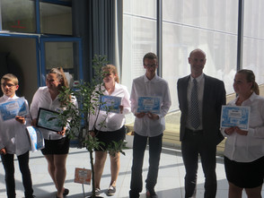 Prix "d&eacute;veloppement durable" remis &agrave; l'EREA Henri Ebel d'Illkirch-Graffenstaden (67) par G&eacute;rard Ast, repr&eacute;sentant de Soci&eacute;t&eacute; g&eacute;n&eacute;rale